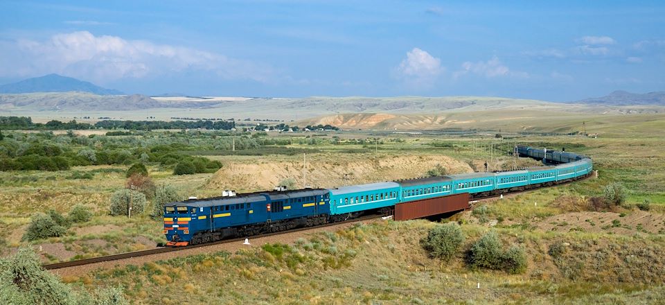 Sillonner le Kazakhstan en train, du nord au sud, pour explorer ses joyaux naturels et ses cités de la route de la soie 