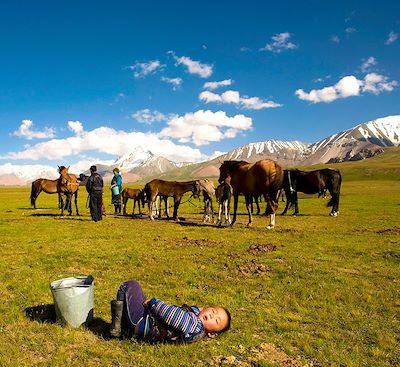 Partez explorer la Kirghizie en famille entre découverte de la vie nomade, nature sauvage et rencontres exceptionnelles