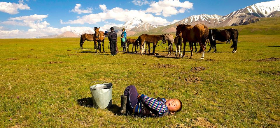 Partez en famille explorer la Kirghizie en famille entre découverte de la vie nomade, nature sauvage et rencontres exceptionnelles