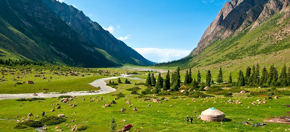 Voyage Kirghizistan & Ouzbékistan en 2 semaines : nature grandiose, culture nomade et joyaux de la Route de la Soie.