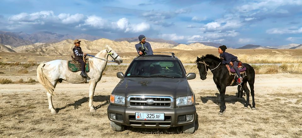 Autotour en 4x4 au Kirghizistan, une aventure entre Son Koul, Tash Rabat et Issyk Koul avec routes sauvages et rencontres locales.