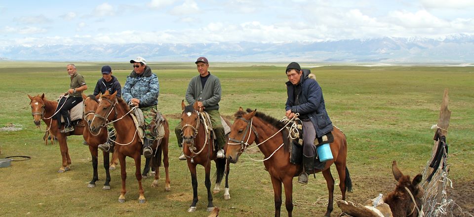 A pied, à vtt, à cheval, en rafting ou par les airs, découvrez les étendues sauvages du Kirghizistan.