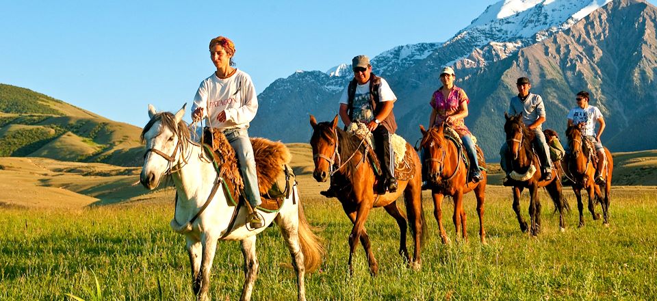 Randonnée à cheval chez les nomades du lac Issyk Kol, au cœur d’immenses steppes, à la rencontre de leur fascinante culture