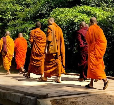 Randonnées en e-VTT, à pied, en kayak et en pirogue à travers l'ancien empire khmer, d'Angkor au golfe de Siam