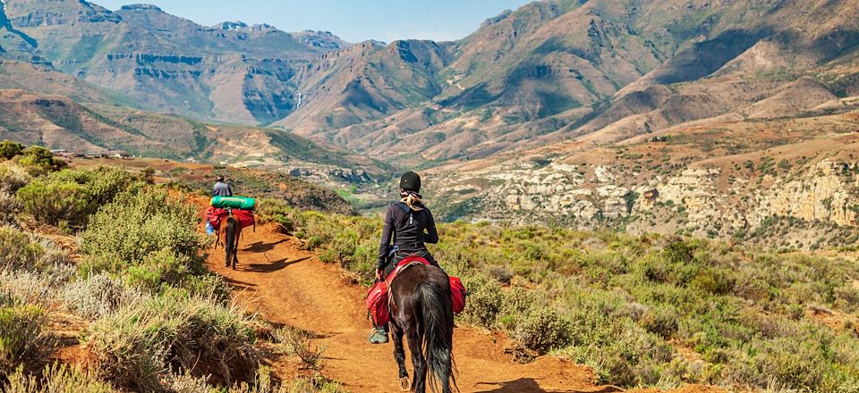 Road trip au Lesotho en 4x4, immersion et randonnée à pied et à poney, du Sani Pass aux montagnes du Cap