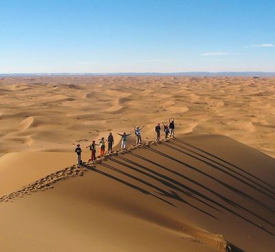 Trek dans le Sahara désert marocain et la vallée du Drâa : circuit de Ouarzazate à Chegaga, en passant par le djebel Bani