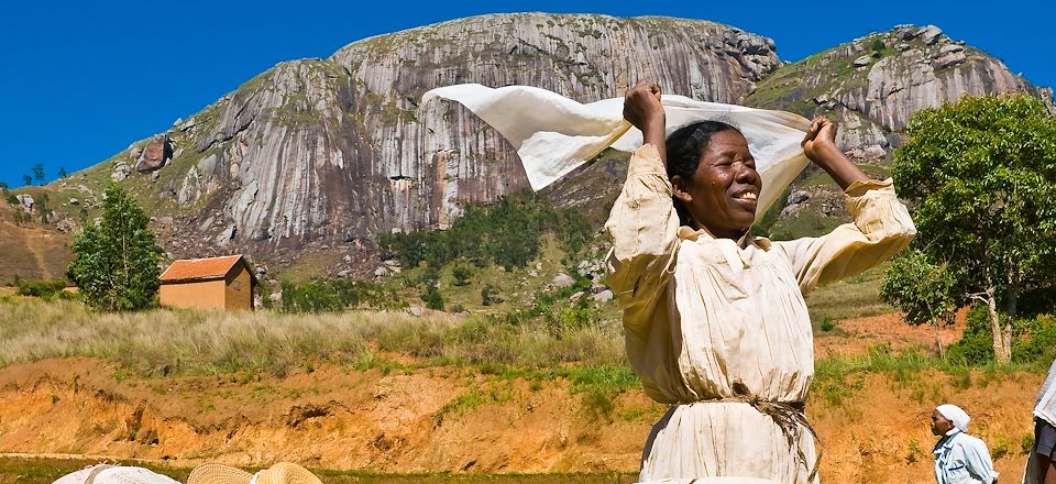 Itinéraire très orienté randonnée avec les Hautes terres, Andringitra, Pic Bobby, Fianarantsoa, Parc nationale d’Isalo et lIfaty