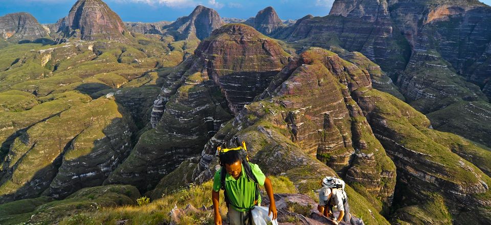 Grande traversée du Massif du Makay, du nord au sud et par ses canyons les plus secrets, avec l'aventurier Evrard Wendenbaum