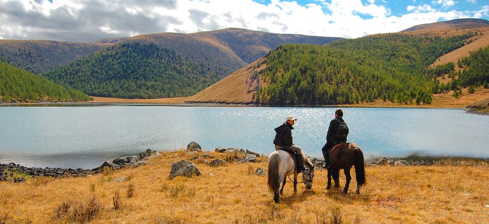 La Mongolie à cheval, une randonnée équestre dans les steppes mongoles, au cœur de l’Arkhangaï, avec nuits à la belle étoile.