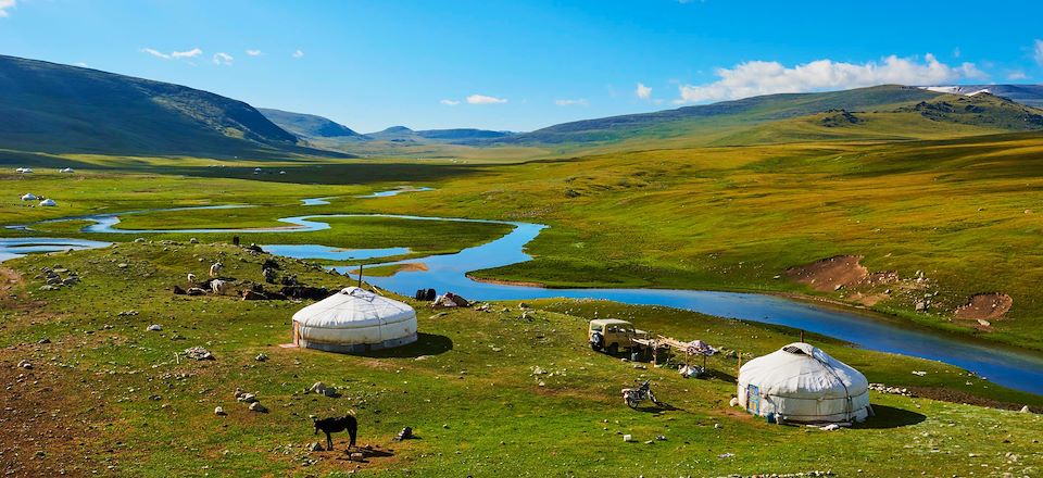 Road trip en Mongolie avec chauffeur et guide à la découverte des sites emblématiques du désert de Ghobi et des steppes centrales.