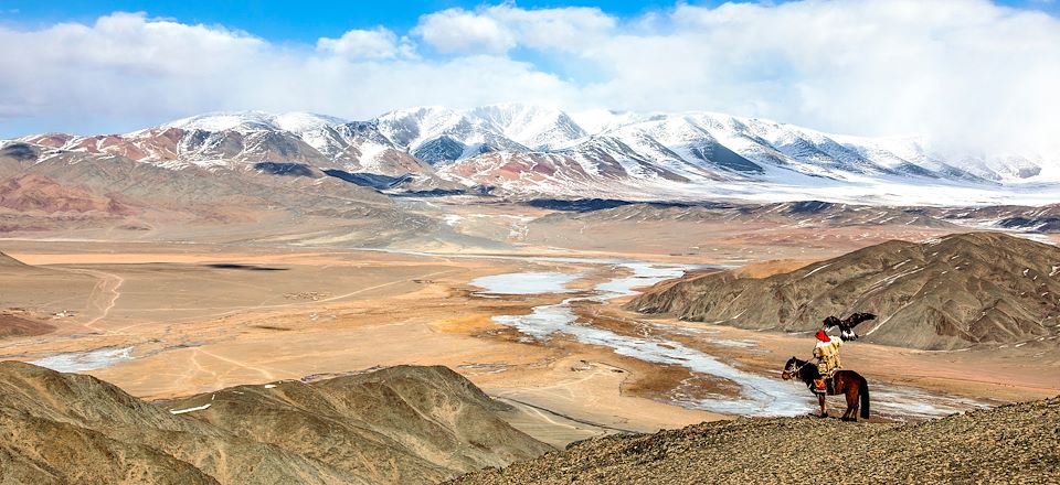 Voyage en Mongolie chez l'habitant, itinéraire hors des sentiers battus, entre montagnes, steppes, dunes et majestueux lacs salés.