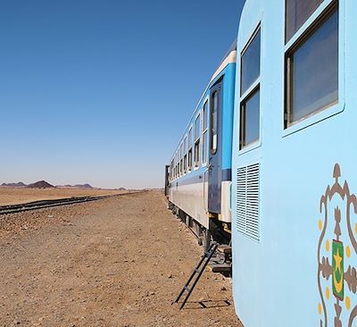 Voyage à bord du train du désert en Mauritanie : mine de Zouérate, marche vers Ben Amira, plongée dans l'histoire de Chinguetti