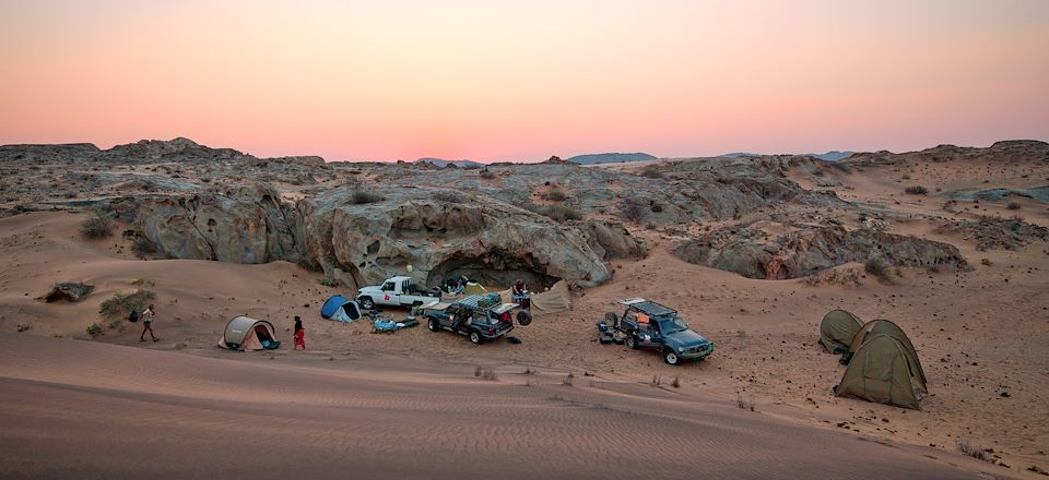 Expédition dans le désert du Namib des chutes d'Epupa jusqu'aux reliefs de l'Angola, accompagné par Philippe Frey membre de la SEF