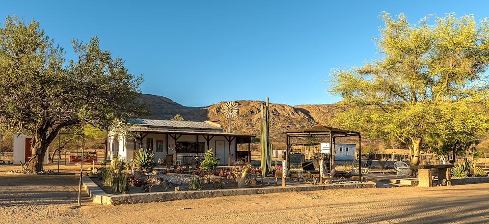 Une aventure à la découverte du monde rural namibien : fermes familiales, conservancies communautaires et nuits sous les étoiles.