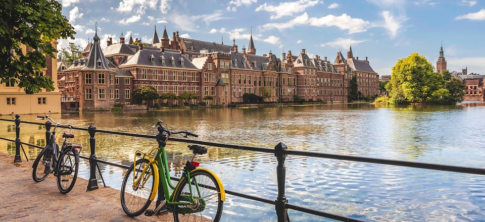 Une boucle à vélo pour découvrir les plus belles villes des Pays Bas, d'Amsterdam à Gouda en passant par Zandvoort et Rotterdam.