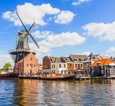 Croisière autour d'Amsterdam, entre culture, art, fleurs et fromages via les célèbres canaux hollandais et pistes cyclables