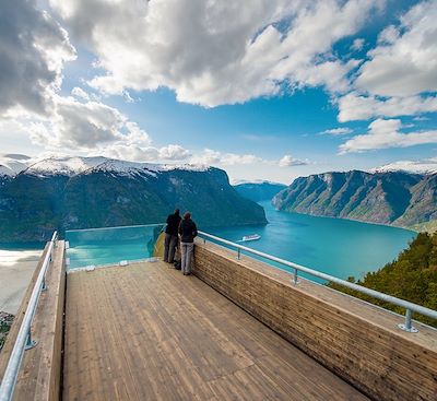 Voyage en Norvège dédié aux personnes à mobilité réduite pour découvrir Bergen et les fjords du sud, en voiture, train et bateau