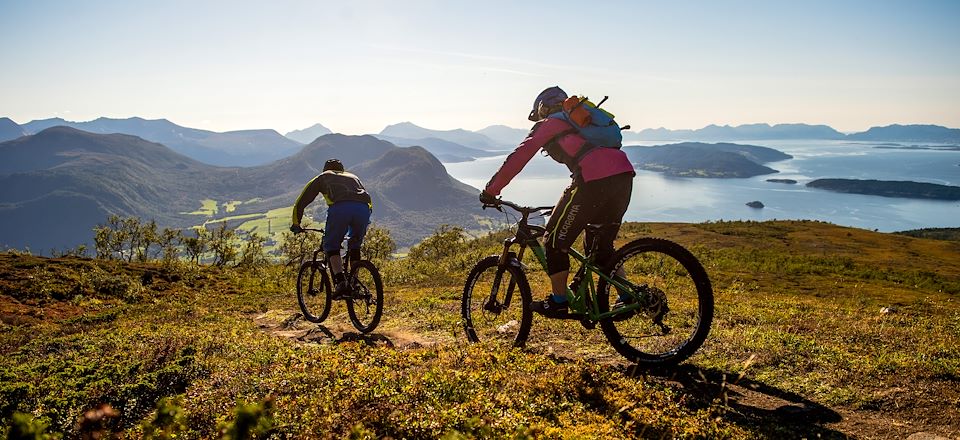 Voyage sportif à pied, en kayak, et à vélo pour explorer les merveilles naturelles de la région du Sunmore.