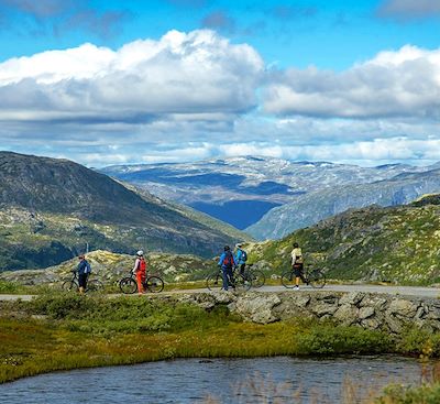 La Norvège à vélo : entre la charmante Bergen et le Sognefjord, cascades et villages typiques au bout du guidon