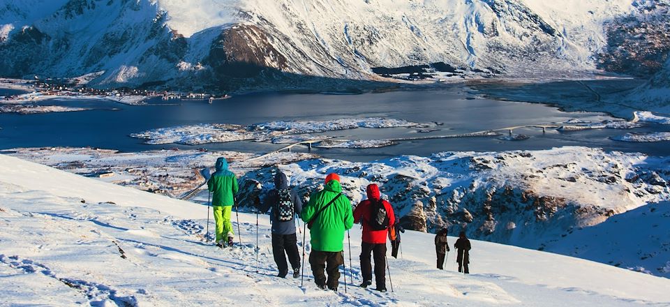 Randonnée à raquettes aux Lofoten et observation des aurores boréales. Les charmes de la Norvège en hiver.