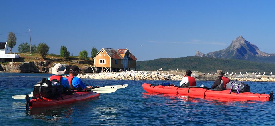 Détente active à pied et en kayak dans les somptueux paysages du nord de la Norvège.