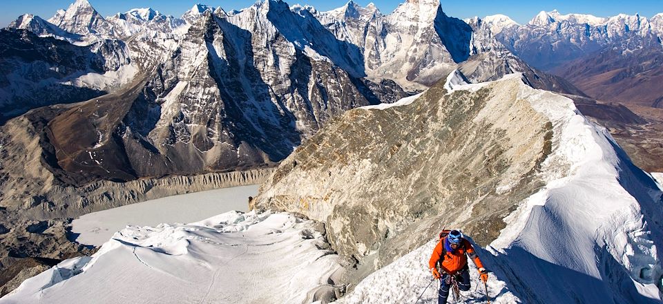 Ascension de l'Island Peak : du cœur battant de Katmandou aux glaciers de 6 000 mètres, une odyssée népalaise authentique