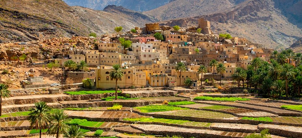 Road trip à Oman à bord de votre 4x4 avec tente de toit entre wadis, canyons du Jebel Akhdar et palmeraies.