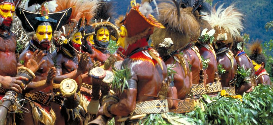 Voyage en Papouasie-Nouvelle-Guinée, pour partager le quotidien de trois tribus et leur culture, une des plus préservées au monde