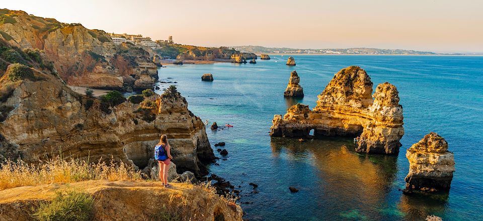 Voyage en train de Lisbonne à Grenade en passant par Faro, Lagos, Sagres et Séville. Un séjour unique et riche en découvertes !