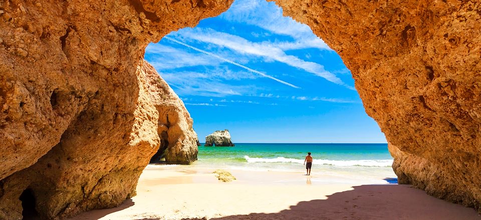 Montagnes, villages, sentiers du littoral, parcs naturels et randonnées. Découvrez l'Algarve sous tous les angles !