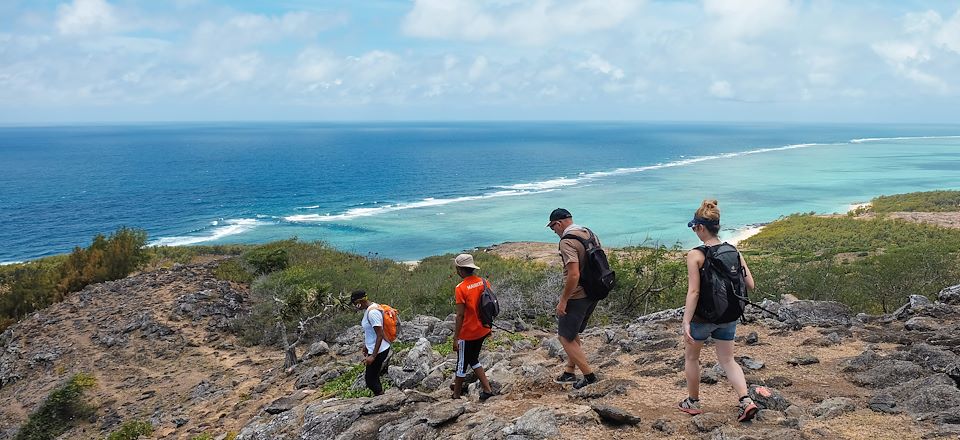 Randonnée hors des sentiers battus sur l'île Rodrigues entre collines, lagon, îlots et forêt primaire à la rencontre des habitants