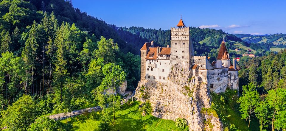 Un itinéraire immersif entre randonnées, citadelles fortifiées, châteaux légendaires et paysages emblématiques des Carpates