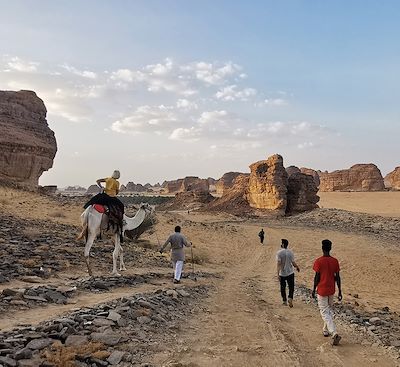 Randonnée en Arabie Saoudite dans le désert, visite d’Al-'Ula, l’oasis aux 7000 ans d'histoire, et de Hégra la nabatéenne
