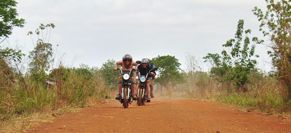 Epopée sur les pistes du Sud, croisant champs de cacao, savane, hippos et lac Togo