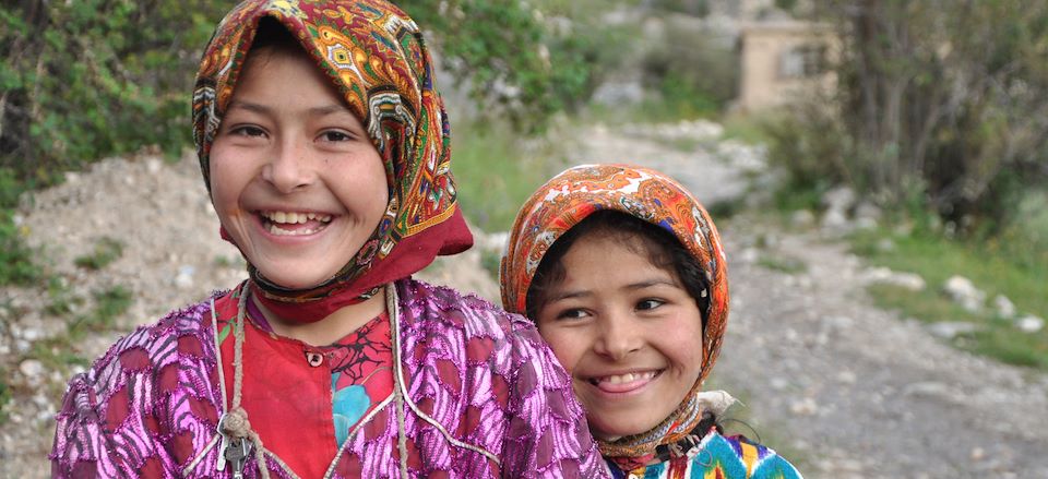 Explorer l’essentiel du Tadjikistan entre découvertes, rencontres et randonnées pour une aventure unique.