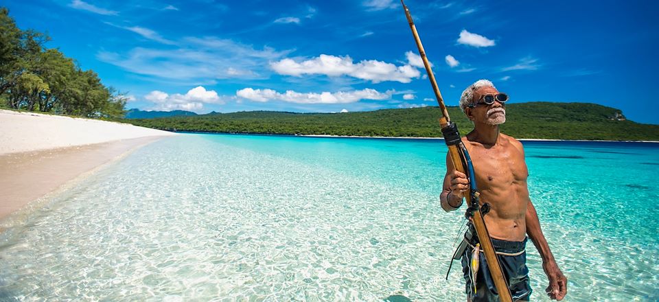 Ascension du mont Ramelau, visite des villages traditionnels, plage paradisiaque et éclipse solaire à Viqueque. 