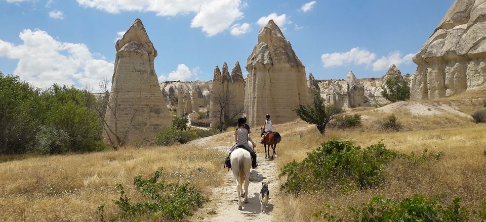 Découverte équestre de la Cappadoce, de ses cheminées de fées aux villages millénaires ...