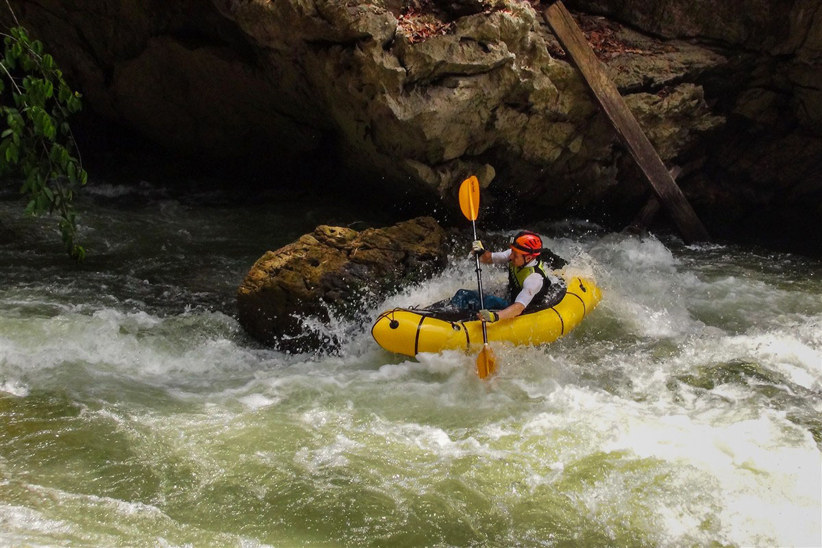 Rafting sur la rivière Lindu - Expédition dans le massif du Matarombeo - Indonésie