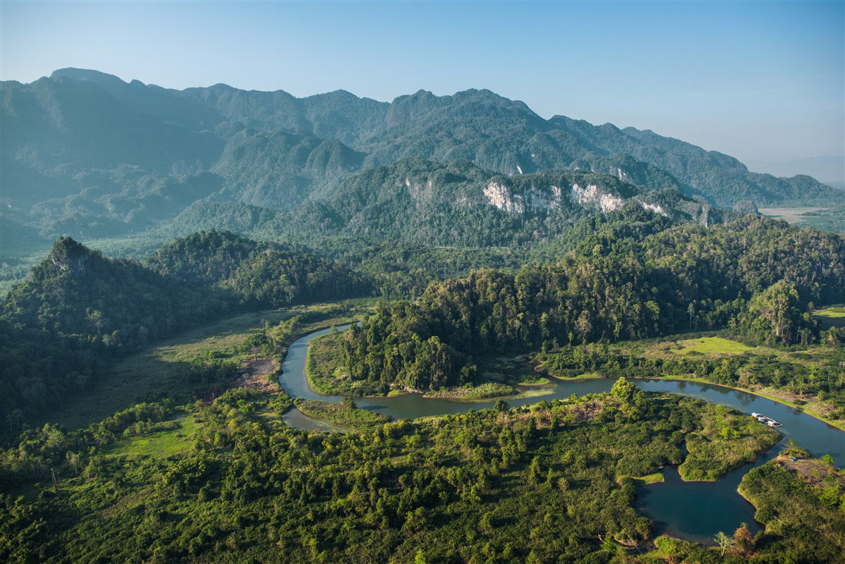 Vue aérienne du massif du Matarombeo - Indonésie
