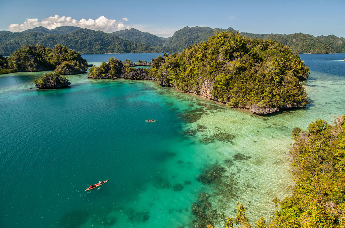 Kayak dans la baie de Matarape - Sulawesi - Indonésie