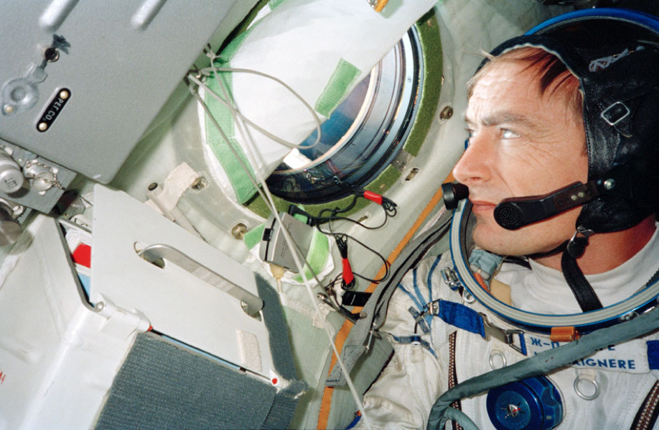 Jean-Pierre Haigneré à bord du Soyouz TM-17 en direction de la station MIR, lors de la mission Altaïr, le 1er juillet 1993, en Russie.