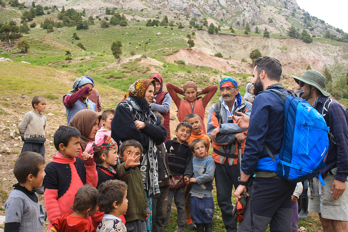 Rencontre avec des nomades pendant le trek de Qiokli à Chukurak au Tadjikistan 