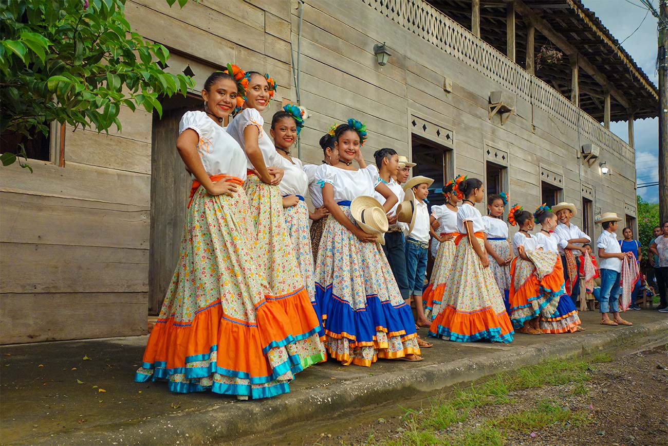 Les danseuses et danseurs de la Finca Zanja Negra au Guanacaste