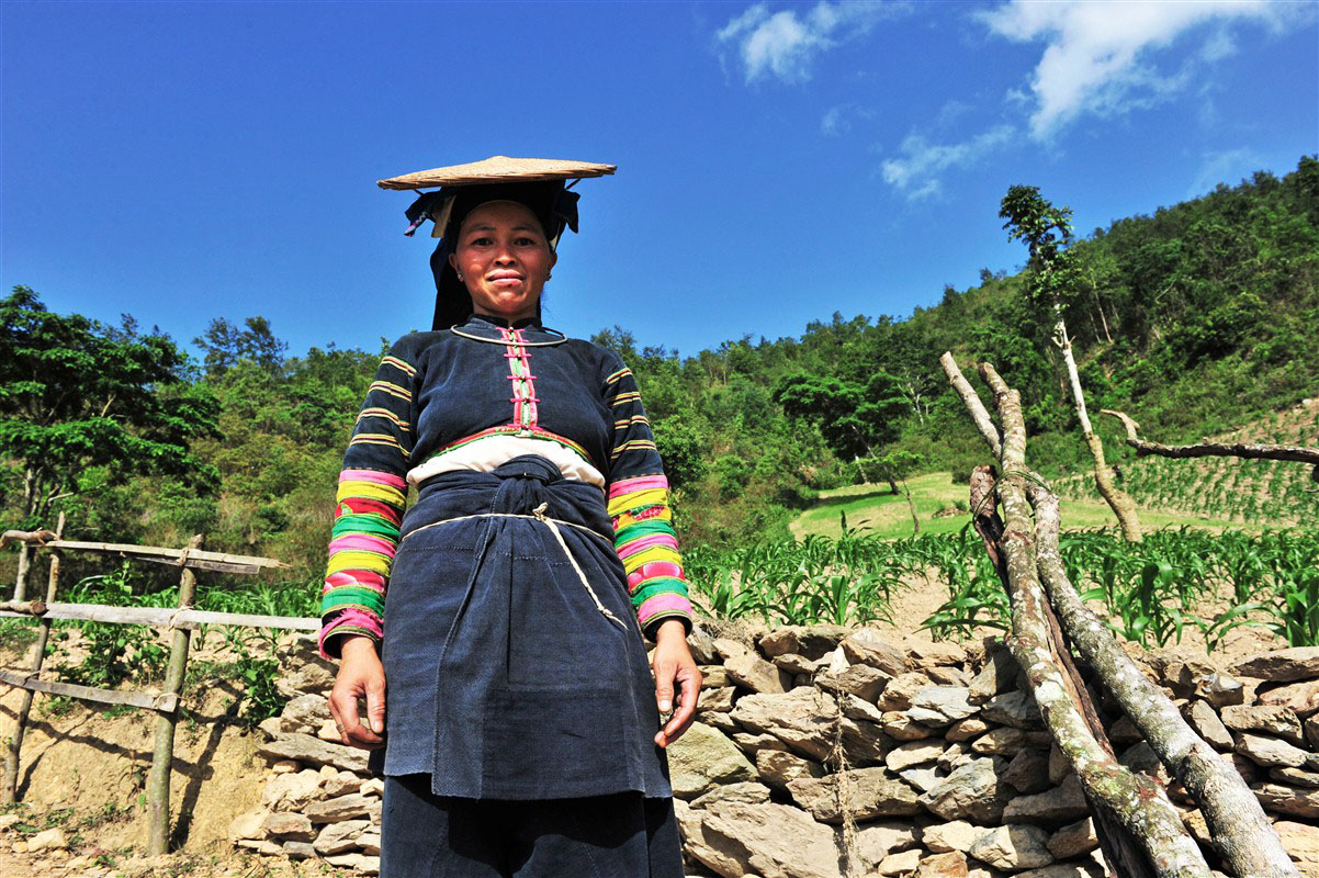 Une femme de l'ethnie des Lô Lô noirs au Vietnam