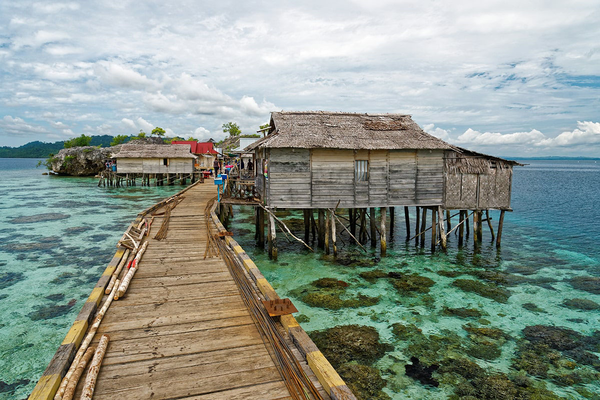 Village Bajau dans les îles Togian en Indonésie