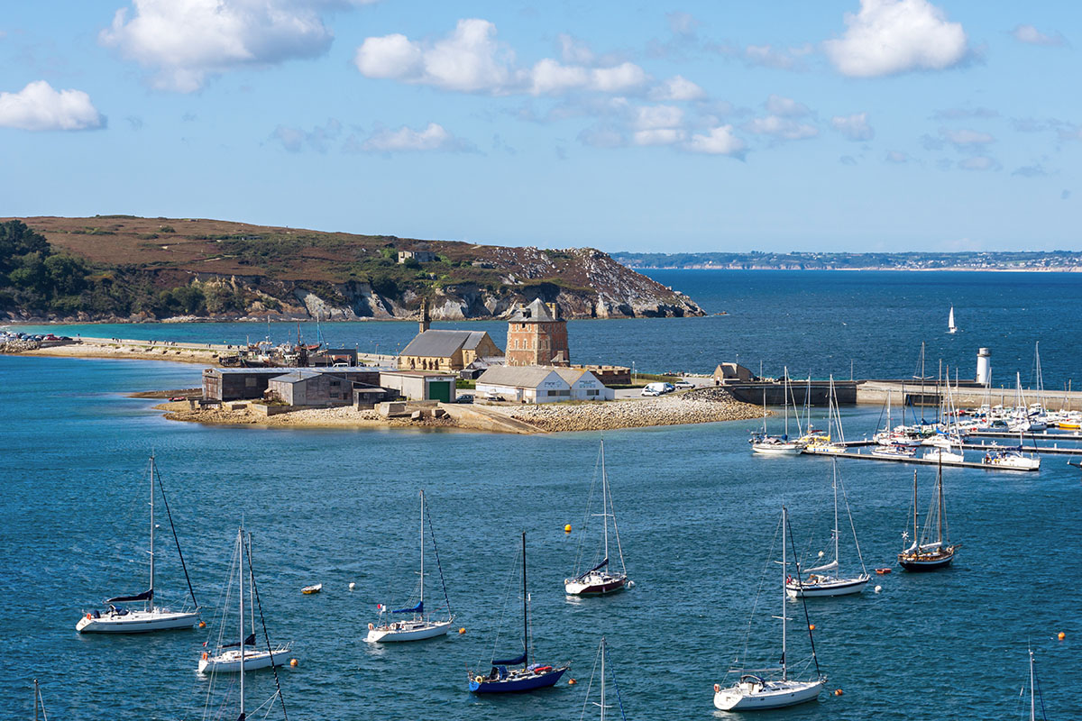 Le port de Camaret-sur-Mer en mer d'Iroise en Bretagne