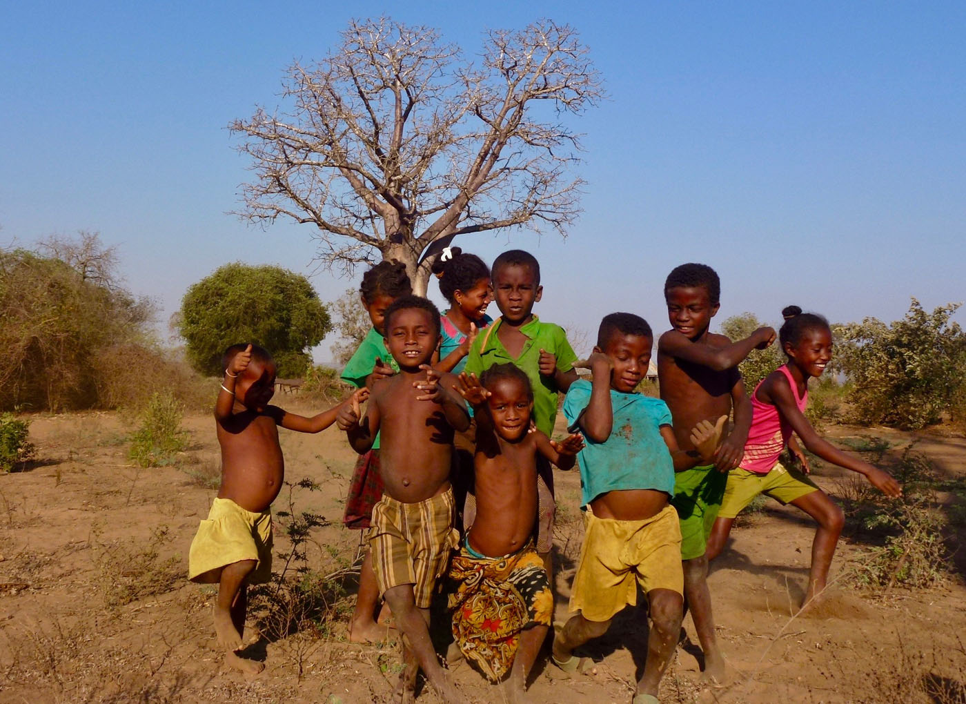 Des enfants dans un village à Madagascar