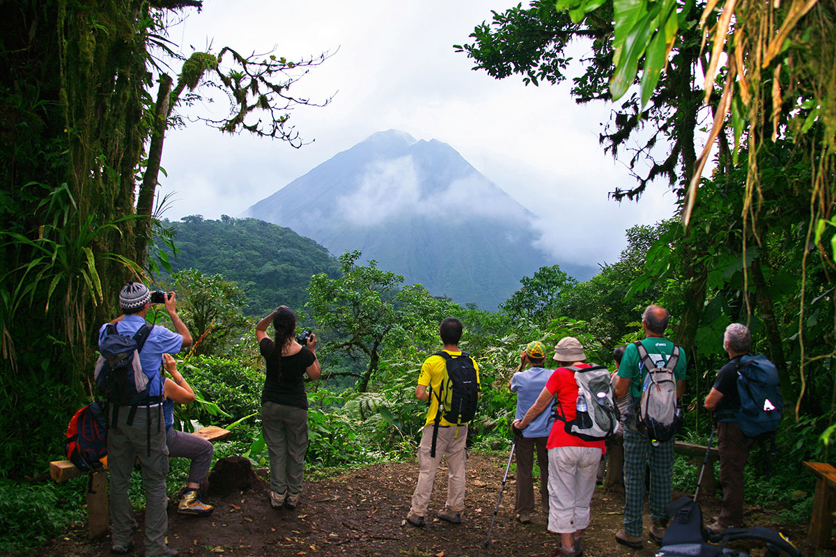 Randonnée dans le parc national du volcan Arenal au Costa Rica