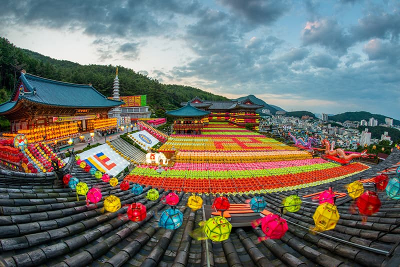 Festival des lanternes de lotus au temple Samgwangsa à Busan en Corée du Sud