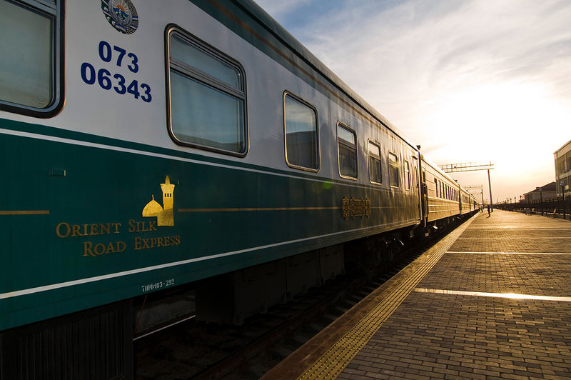 L'Orient Silk Road Express posé à quai - parmi l'un des plus beaux voyages en train dans le monde